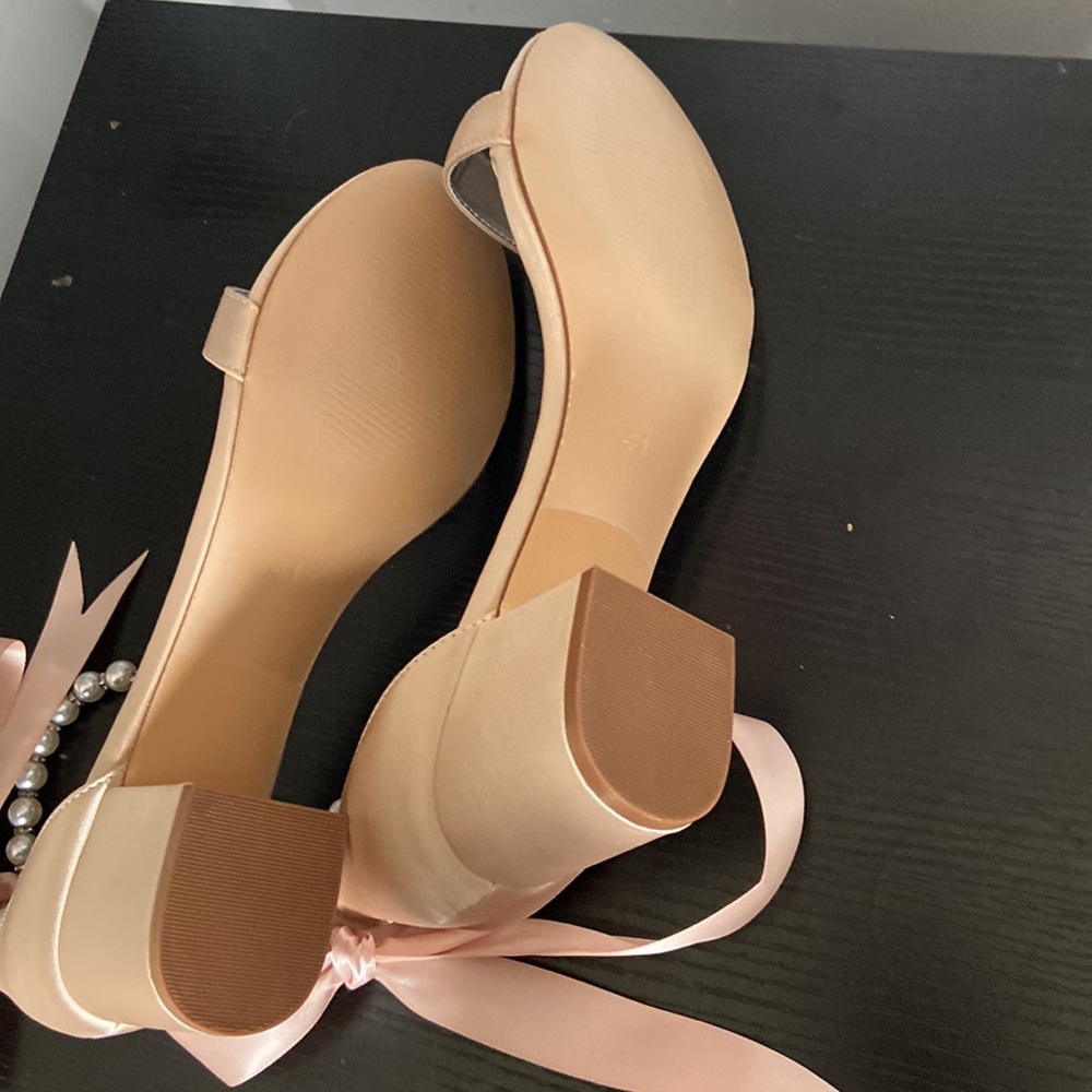 Women’s Champagne open toe 2 1/2” heel, silk, pearls stones SZ10/41 NWOT - Picture 5 of 11